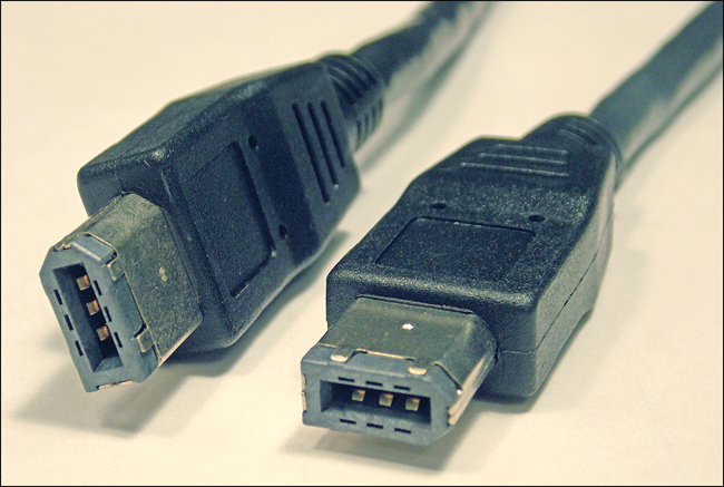 A photograph of the two connectors in Firewire cables.