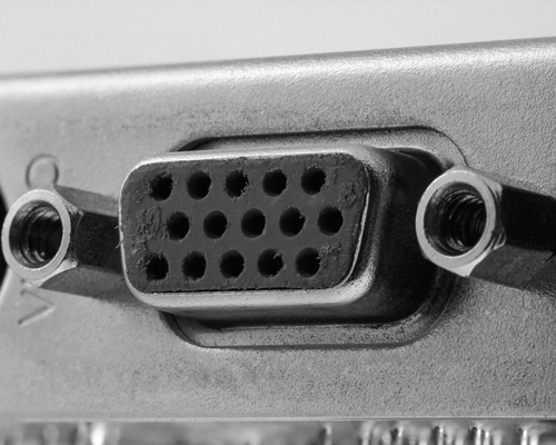 A photograph of a 15-pin VGA port is shown.