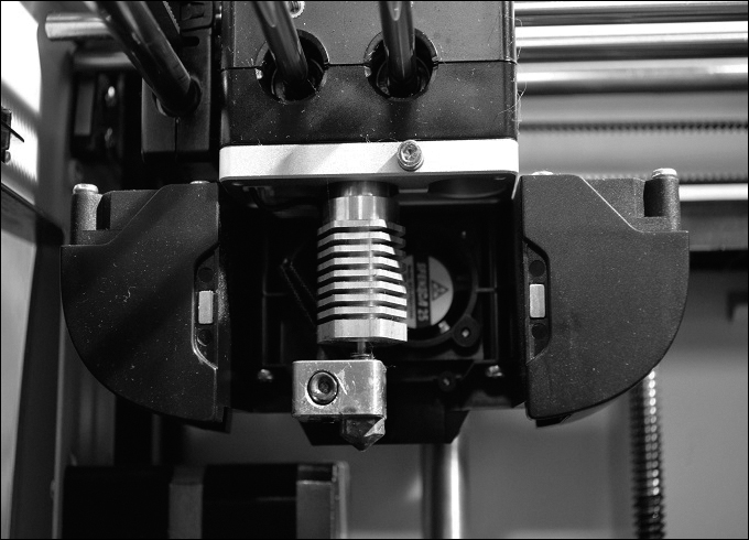 A photograph of the screw-shaped Hotend nozzle in the 3D printer is shown.