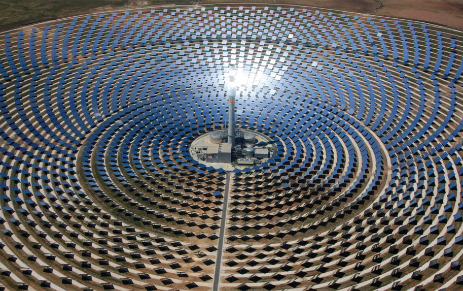 135. Concentrated solar power (CSP) mirrors laid out with phyllotactic geometry to optimise energy generation. (Gemasolar solar thermal plant, owned by Torresol Energy ©SENER)