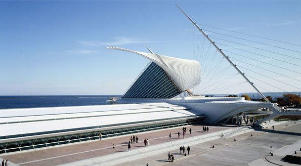 32. Biomorphic exuberance in the Milwaukee Art Museum by Santiago Calatrava