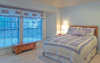 A tungsten-lit indoor shot with unbalanced outdoor windows using the TUNGSTEN preset.