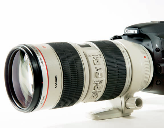 Telephoto lenses are larger and heavier than wide-angle and normal lenses, but having a sharp and versatile telephoto zoom lens is indispensable. This 70–200mm lens also features image stabilization, which helps counteract camera shake when handholding the camera.