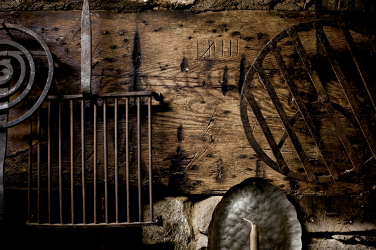 Details from the kitchen of the Old Stone House (see C on the map). Taken at ISO 1600, f/4, 1/30 second with a 50mm lens.