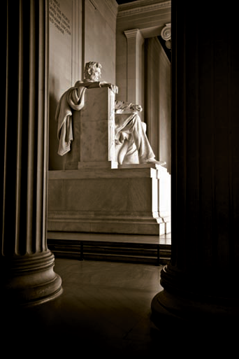 The Lincoln statue seen through columns from the inside south side (see C on the map). Taken at ISO 500, f/5.6, 1/60 second with a 35mm lens.