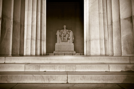 Looking into the Lincoln Memorial's entrance (see B on the map). Taken at ISO 100, f/4.5, 1/100 second using a 28mm lens.