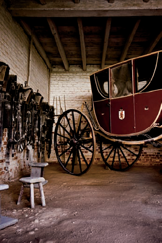 The Coach House, where Washington kept his horse-drawn coach (see C on the map). Taken at ISO 2500, f/4, 1/100 second with a 35mm lens.