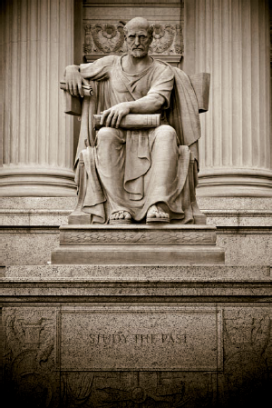 The Past, by Robert Aitken, on the National Archives Building's north side (see B on the map). Taken at ISO 200, f/5, 1/250 second with a 165mm lens.