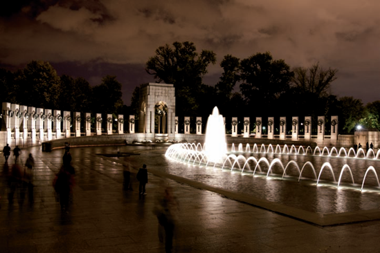 Looking to the north pillar at the World War II Memorial (see B on the map). Taken at ISO 1000, f/5.6, 2 seconds with a 35mm lens and mounted on a table-top tripod.