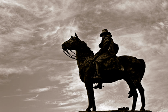 Ulysses S. Grant on his horse in the early evening (see A on the map). Taken at ISO 800, f/5, 1/320 second with a 90mm lens.