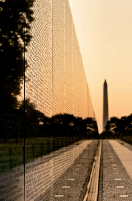 Looking east towards the Washington Monument before sunrise (see A on the map). Taken at ISO 400, f/8, 1/640 second with a 90mm lens.