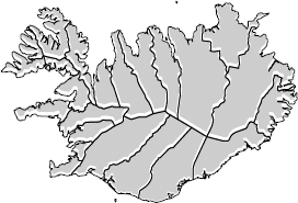 Figure showing a map of Iceland drawn with a Mercator projection. The result is very similar to the adjusted map of geometric coordinates (which is drawn in gray with white borders in the background).