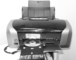 The Epson Stylus R200, just finishing another printable DVD.