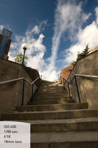 Without the Auto Lighting Optimizer, the shadows in the stairwell are dark and contrasty.