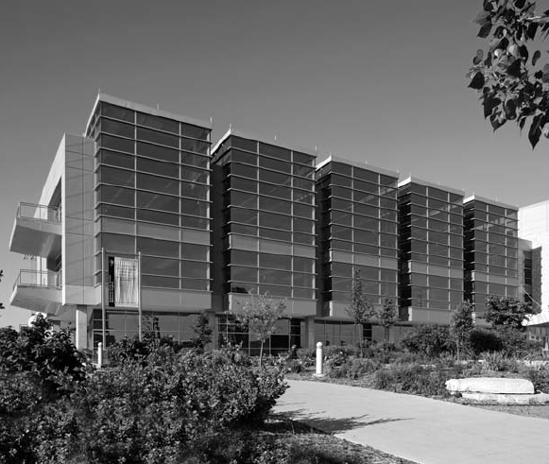 Building orientation along with horizontal and vertical fins helps to optimize the energy performance of the EPA Headquarters in Denver, Colorado