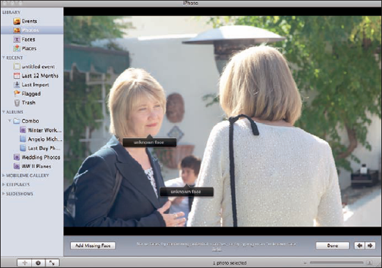 iPhoto denoting faces in the photo.