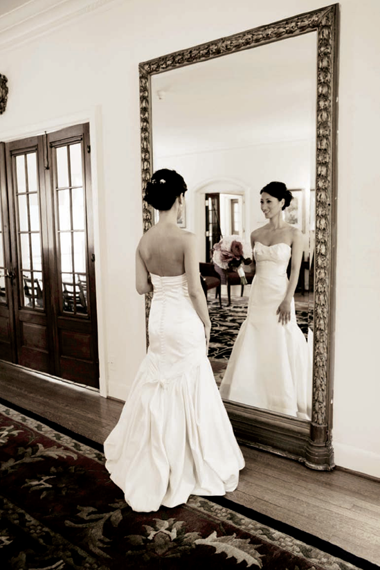 TIPS FOR SHOOTING PHOTOS OF THE BRIDE GETTING READY: