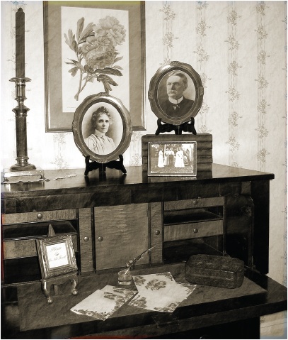 The Effects palette’s Photo Effects section lets you age a photo by applying an antique look to it, as shown in this color photo which has the Vintage Photo effect applied to it.