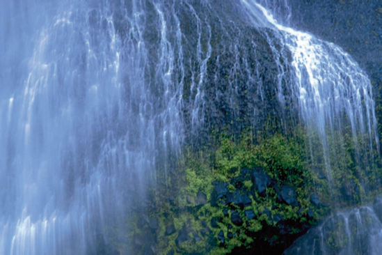 Due to a moderate exposure time — not too fast, and not too slow — this waterfall appears just about as it would to an on-the-spot observer