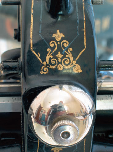 The reflectivity of the bell on this antique typewriter had the autofocus mechanism stumped