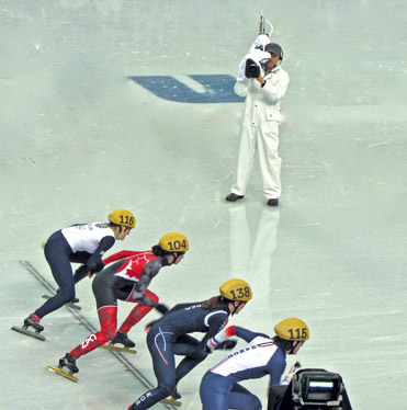 Figure 7.6 This handheld cameraperson is dressed in white in order to blend as much as possible into the surroundings in order to not distract from the sport.
