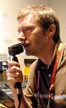 Figure 9.13 Commentator’s noise-cancelling ribbon microphone.