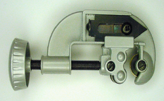 Mini tube cutter