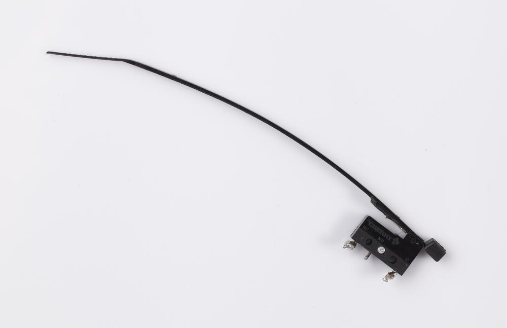 Feeler antenna from microswitch