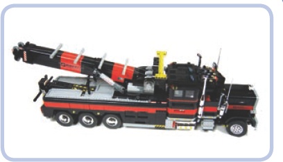 My tow truck model housed 17 motors and nearly 19 meters of electrical wires, requiring ducts inside the body. Note that the mechanical and electrical parts are all enclosed within the body, with a few minor exceptions, such as the PF Medium motor, which is partially visible by the boom’s winch, and the gears of the steering system, which are visible next to the front mudguard.