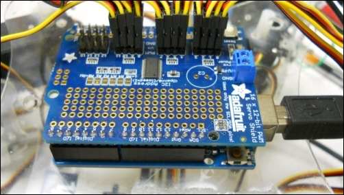 Connecting a servo motor shield to Arduino