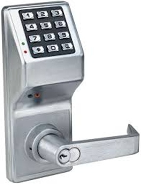 Controlling the door lock with a keypad