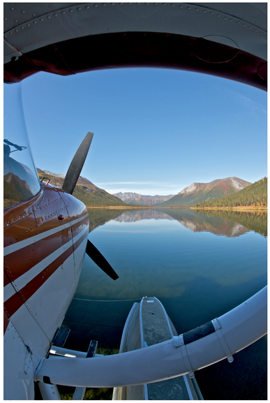 FIGURE 22 A float plane. We perceive the float as a whole, even though it’s interrupted by part of the wing. Similarly, we perceive the wing as a whole, even though only parts of it appear in shot.