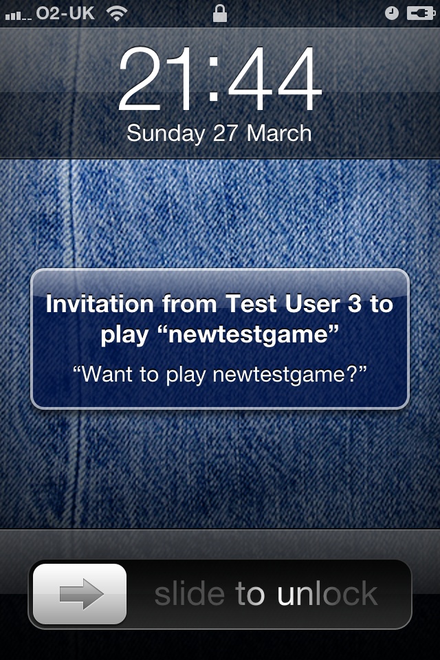 An invitation from Game Center to initiate multiplayer game