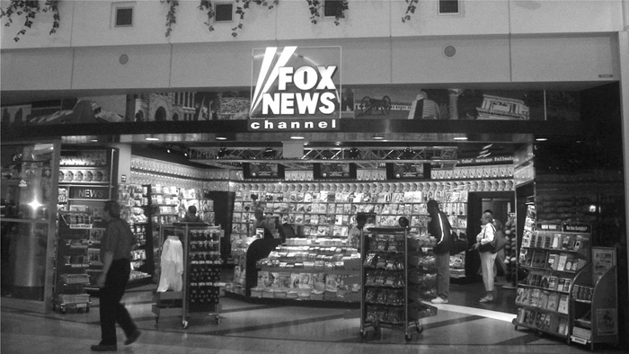 Figure 1.1 A newsstand at the Minneapolis–St. Paul International Airport exhibits true convergence. Photo by Rae Whitlock, Columbus, OH / Wikimedia Commons.