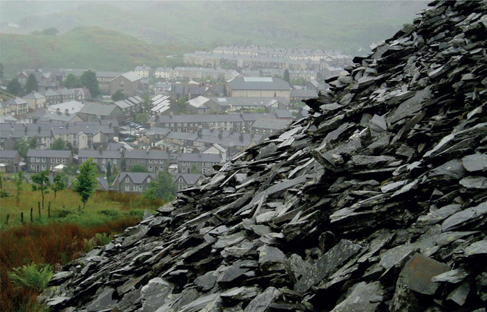 Figure 5.13.1: View of Blaenau Ffestiniog with slate spoil in the foreground