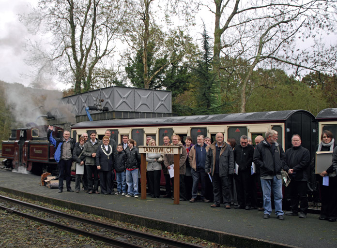 Figure 5.13.2: Stakeholders about to board the train at Tany-Bwlch station