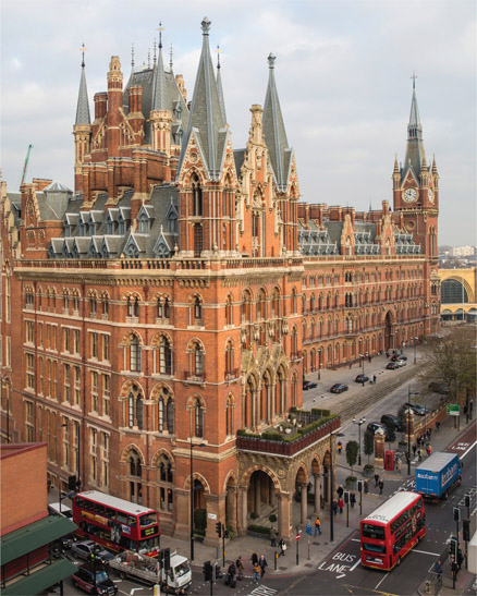 Figure 3.5: The restored roof of the Barlow canopy at St Pancras station (2016).