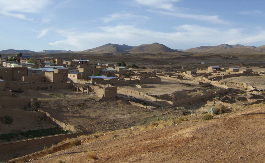 5.1.3 Outskirts of Lahuachaca, showing adobe house-and-yard settlements in the foreground.