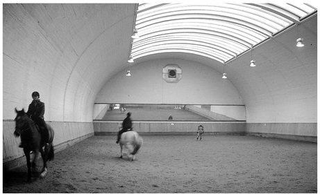 Figure 4.12 (top) Mattsson’s riding stable at Klampenborg, 1931, by Arne Jacobsen.