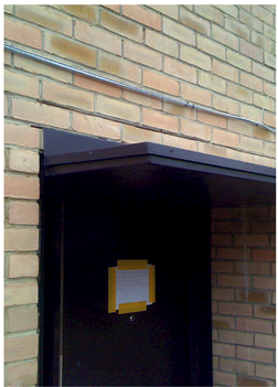 Figure 5.24 Canopy installed above door with thermally separate structure (right).