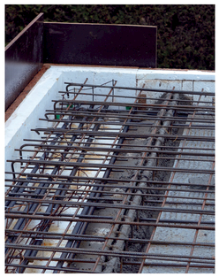 Figure 6.19 Steel bar reinforcement in roof (left).