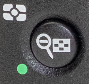 Image of the zoom out/metering button that is used to create
natural-looking images.