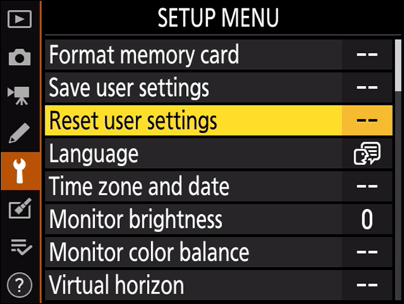 Illustration of the setup menu with all the Nikon menus displayed on the tilting monitor, highlighting the Reset User Settings.