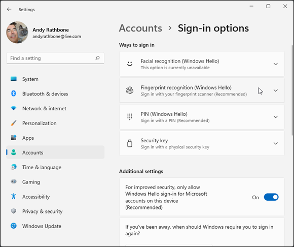 Snapshot of choosing an option from Windows Hello to sign in without a password.