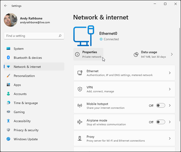 Snapshot of the Network and Internet page lets you toggle your network between Public and Private.