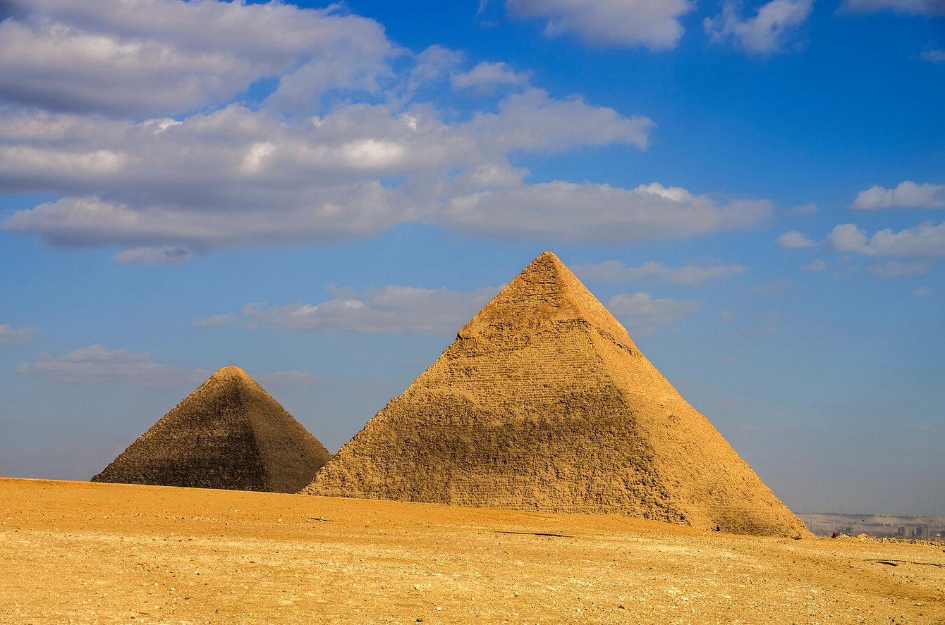 Photo depicts pyramid of Giza.