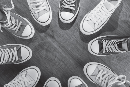 A photograph of several sneakers placed in a circle.