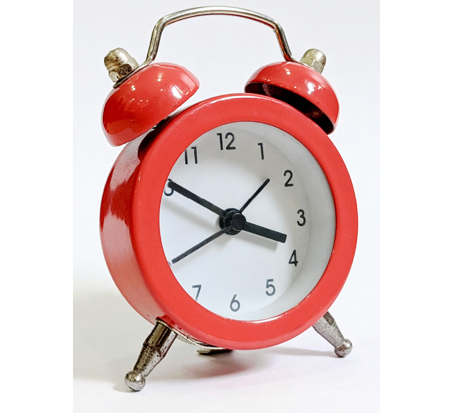 Figure 16.1: A reference photograph of an alarm clock
