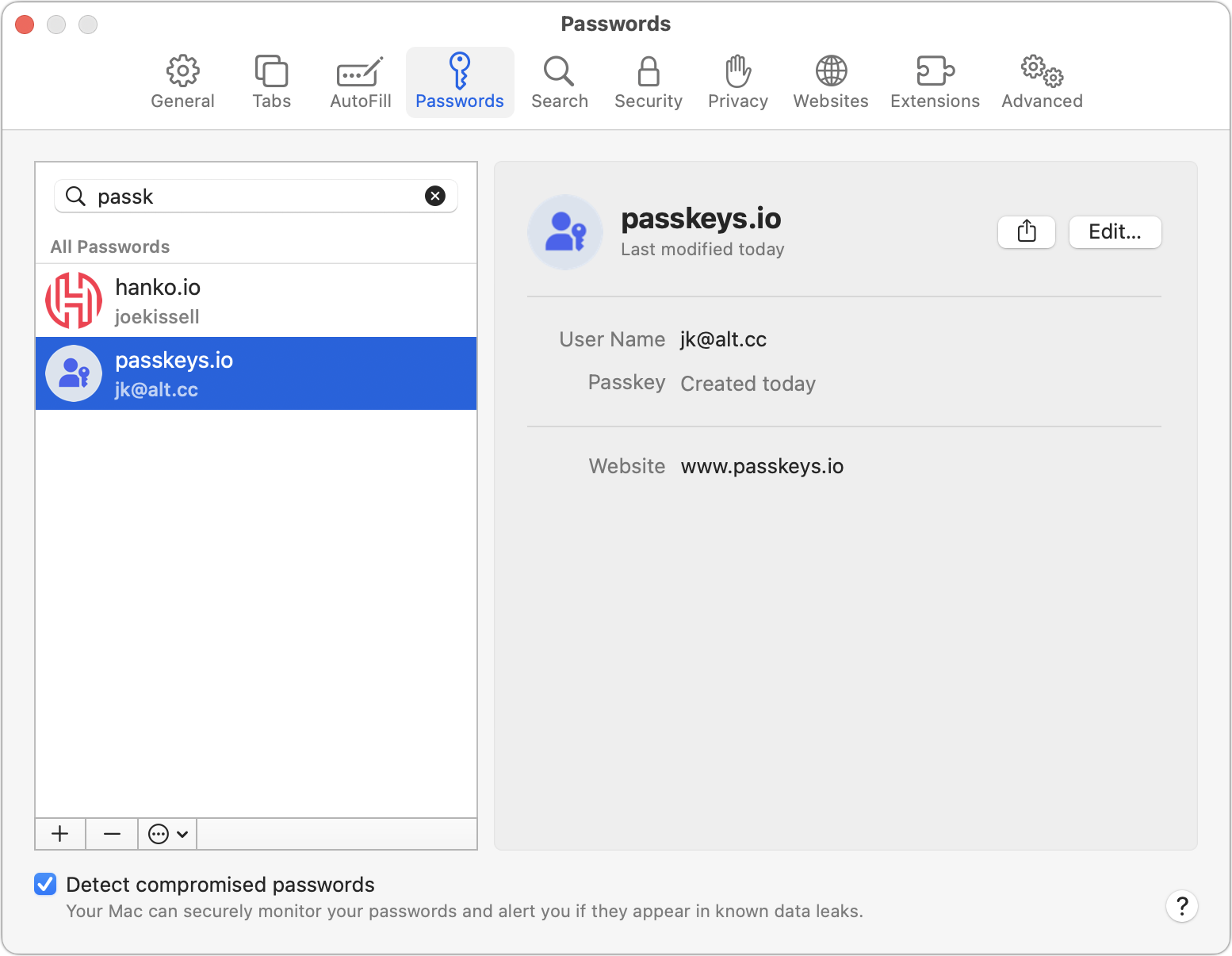 Figure 37: View your passkeys within Safari’s Settings window.