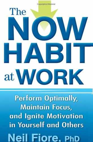 The Now Habit at Work: Perform Optimally, Maintain Focus, and Ignite Motivation in Yourself and Other 